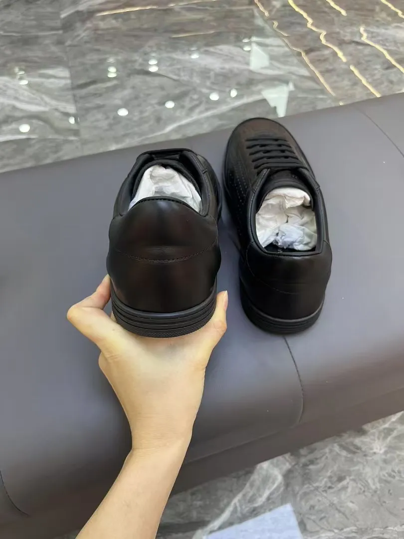 Men's Men's Shoes 💰400 [New Style] 🐝🐝DG—Dolce&G men's calfskin sneakers Portofino Yacht shoes, simple and versatile design, unique saddle leather soles. The Dolce &G logo rear wing is the icing on the cake. Imported cowhide + rubber outsole Size: 39-44 (customized at 38.45)